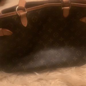 Women’s Louis Vuitton Pocketbook